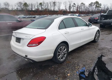 2016 Mercedes-Benz C 300 4Matic из США, поврежденный, VIN 55SWF4KB3GU098689